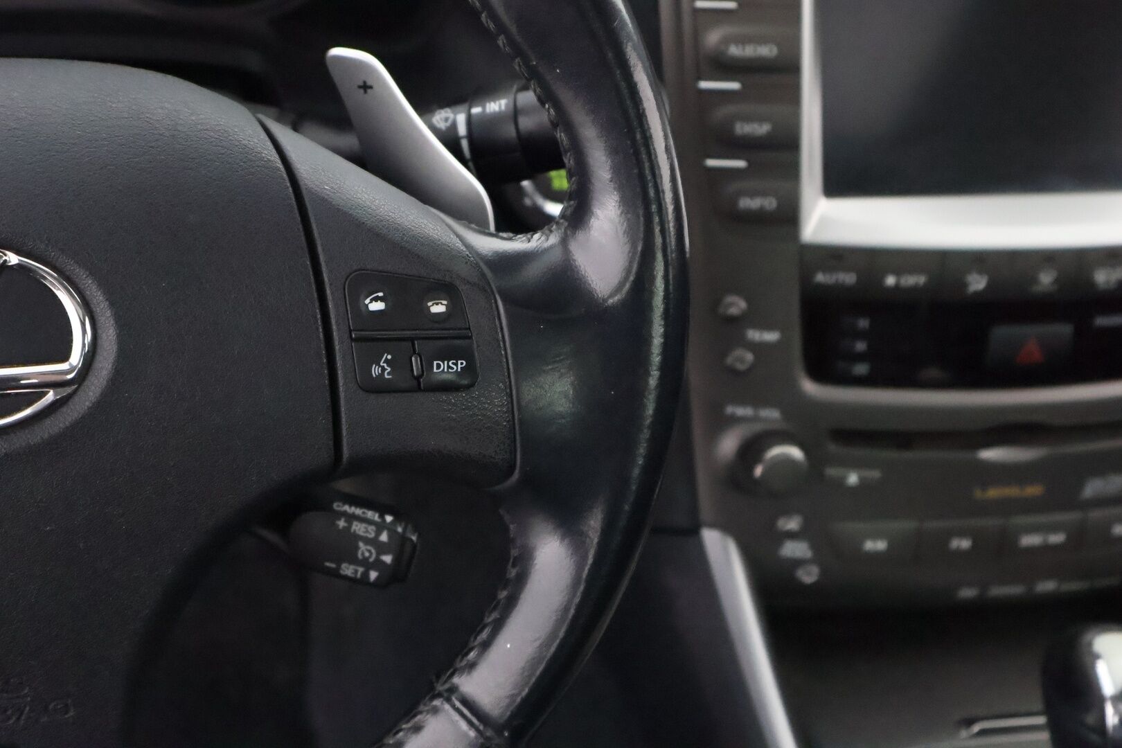 Lexus IS 2006 250 V6 Sedan -  MYYDÄÄN HUUTOKAUPAT.COM!
