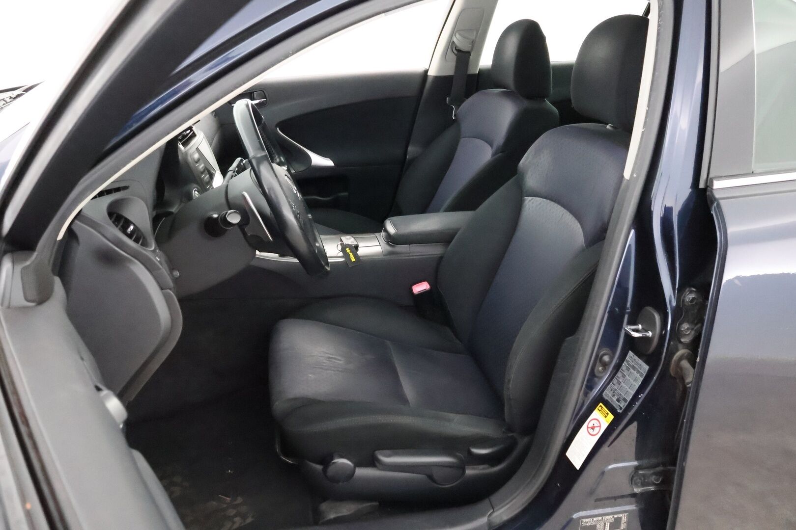 Lexus IS 2006 250 V6 Sedan -  MYYDÄÄN HUUTOKAUPAT.COM!