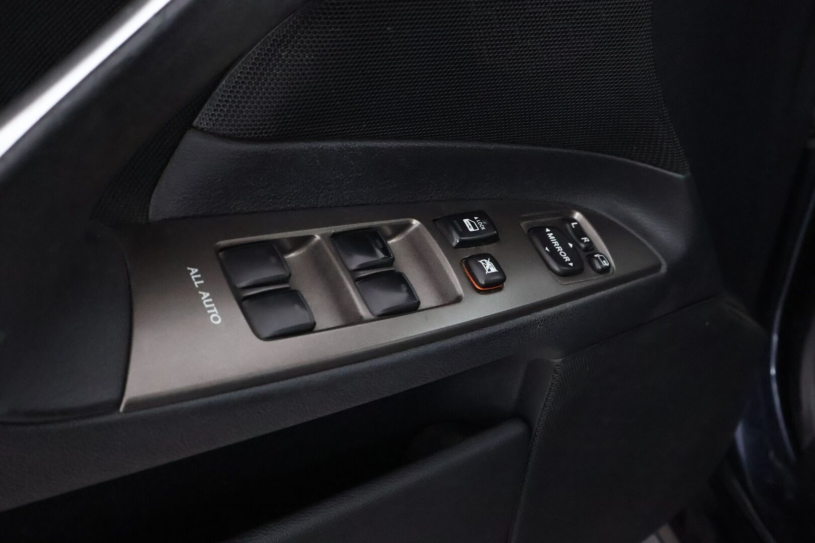Lexus IS 2006 250 V6 Sedan -  MYYDÄÄN HUUTOKAUPAT.COM!