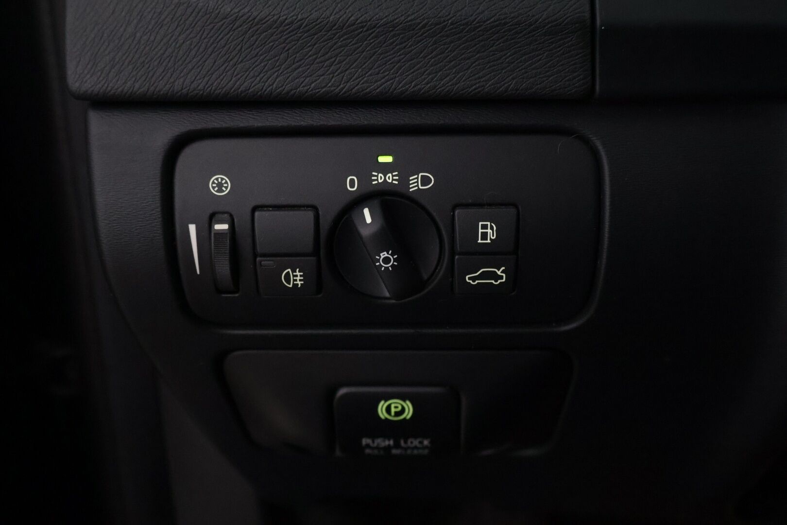 Volvo S60 2013 D5 AWD R-Design aut // Webasto / Koukku / Suomi-auto / Lohko / Lisäpitkä // - Tulossa myyntiin.