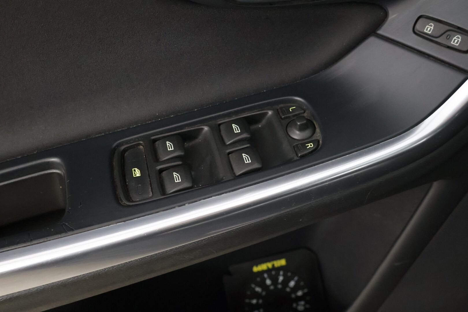 Volvo S60 2013 D5 AWD R-Design aut // Webasto / Koukku / Suomi-auto / Lohko / Lisäpitkä // - Tulossa myyntiin.