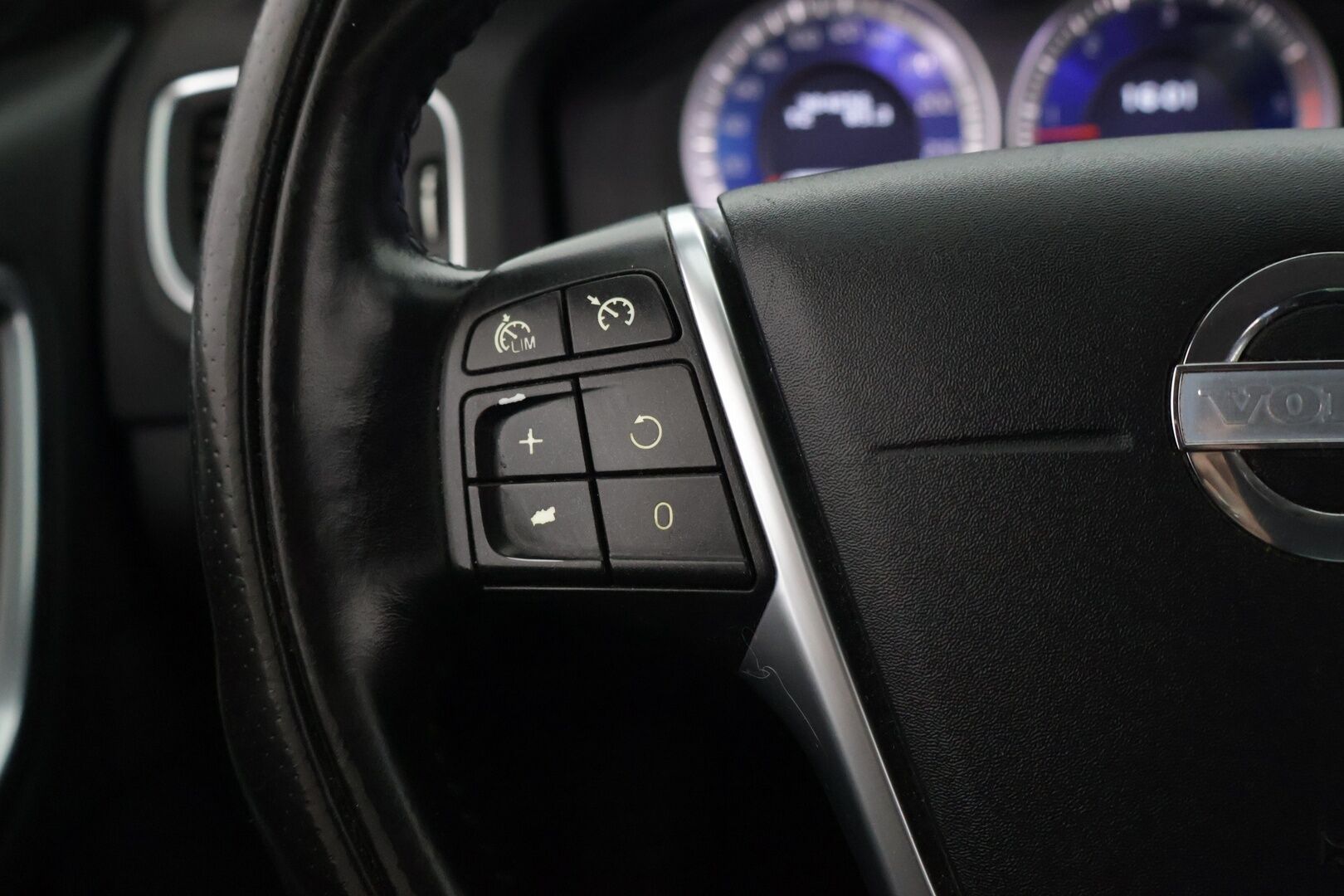Volvo S60 2013 D5 AWD R-Design aut // Webasto / Koukku / Suomi-auto / Lohko / Lisäpitkä // - Tulossa myyntiin.