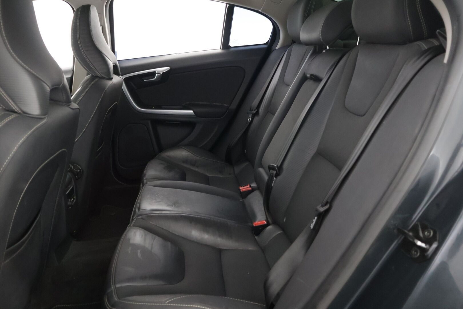 Volvo S60 2013 D5 AWD R-Design aut // Webasto / Koukku / Suomi-auto / Lohko / Lisäpitkä // - Tulossa myyntiin.