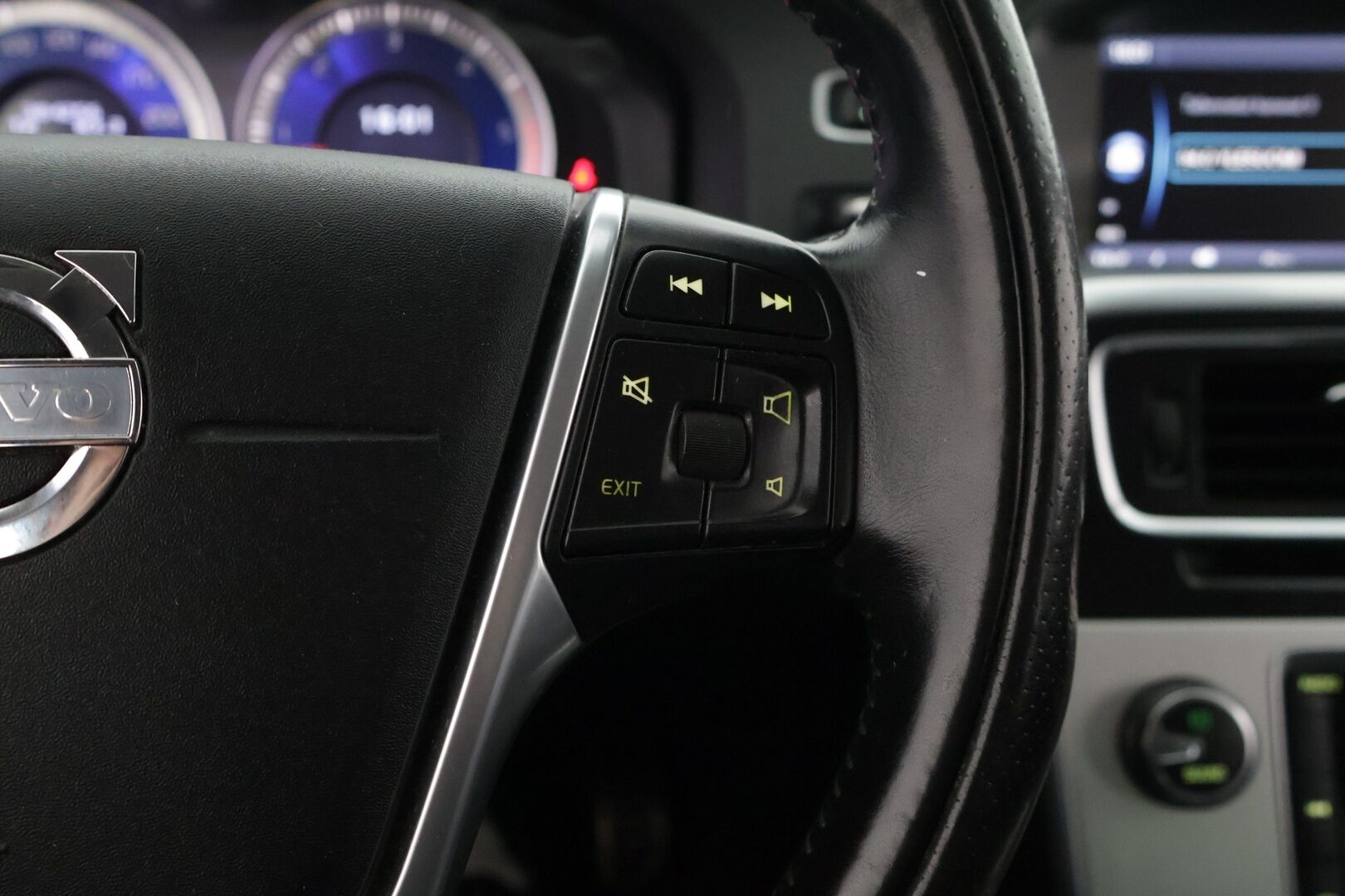 Volvo S60 2013 D5 AWD R-Design aut // Webasto / Koukku / Suomi-auto / Lohko / Lisäpitkä // - Tulossa myyntiin.