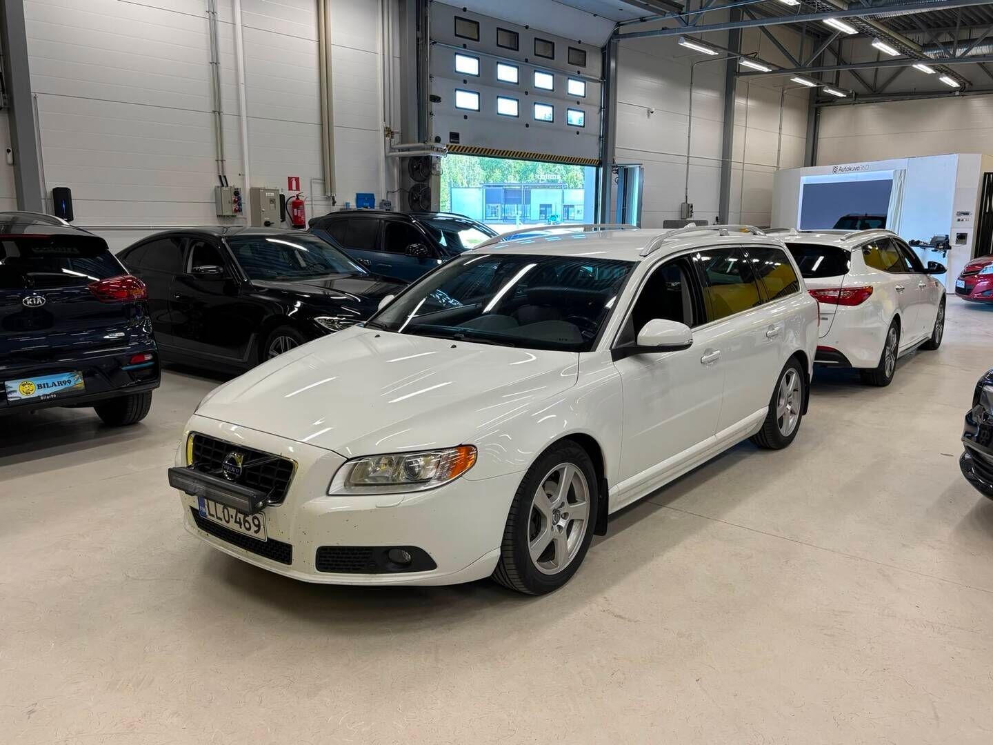 Volvo V70 2012 D2 Summum - Pa*lämmitin | Ylläpitolaturi | Vakkari | Muistinahat | koukku | Led-lisävalo | Vähän ajettu! | Suomi-auto | Uudet renkaat!