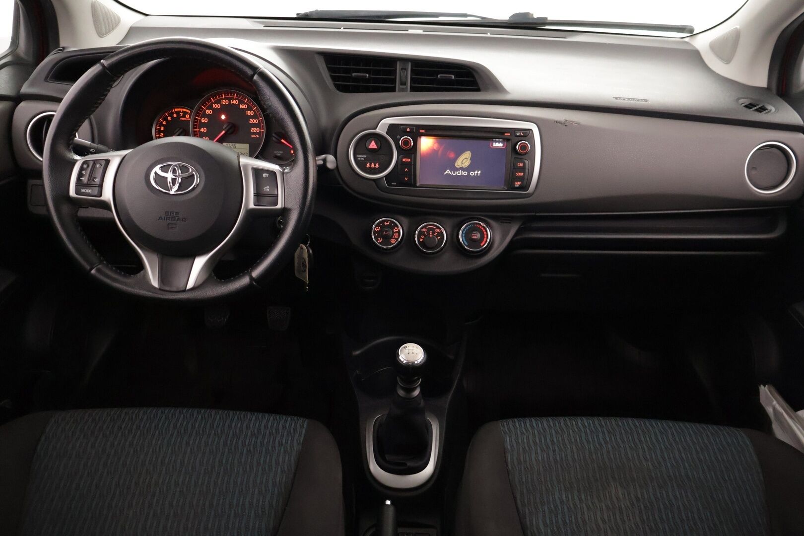 Toyota Yaris 2013 1,33 Dual VVT-i Linea Sol 5ov - Suomi-auto | P-Kamera | Navi | 2x Renkaat