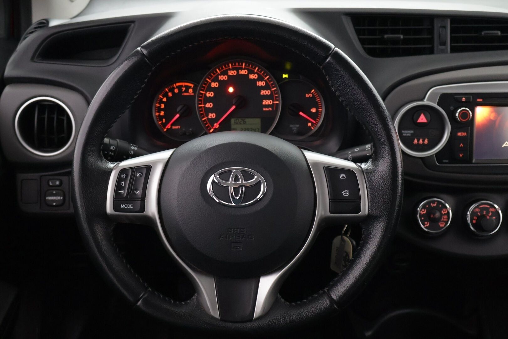 Toyota Yaris 2013 1,33 Dual VVT-i Linea Sol 5ov - Suomi-auto | P-Kamera | Navi | 2x Renkaat