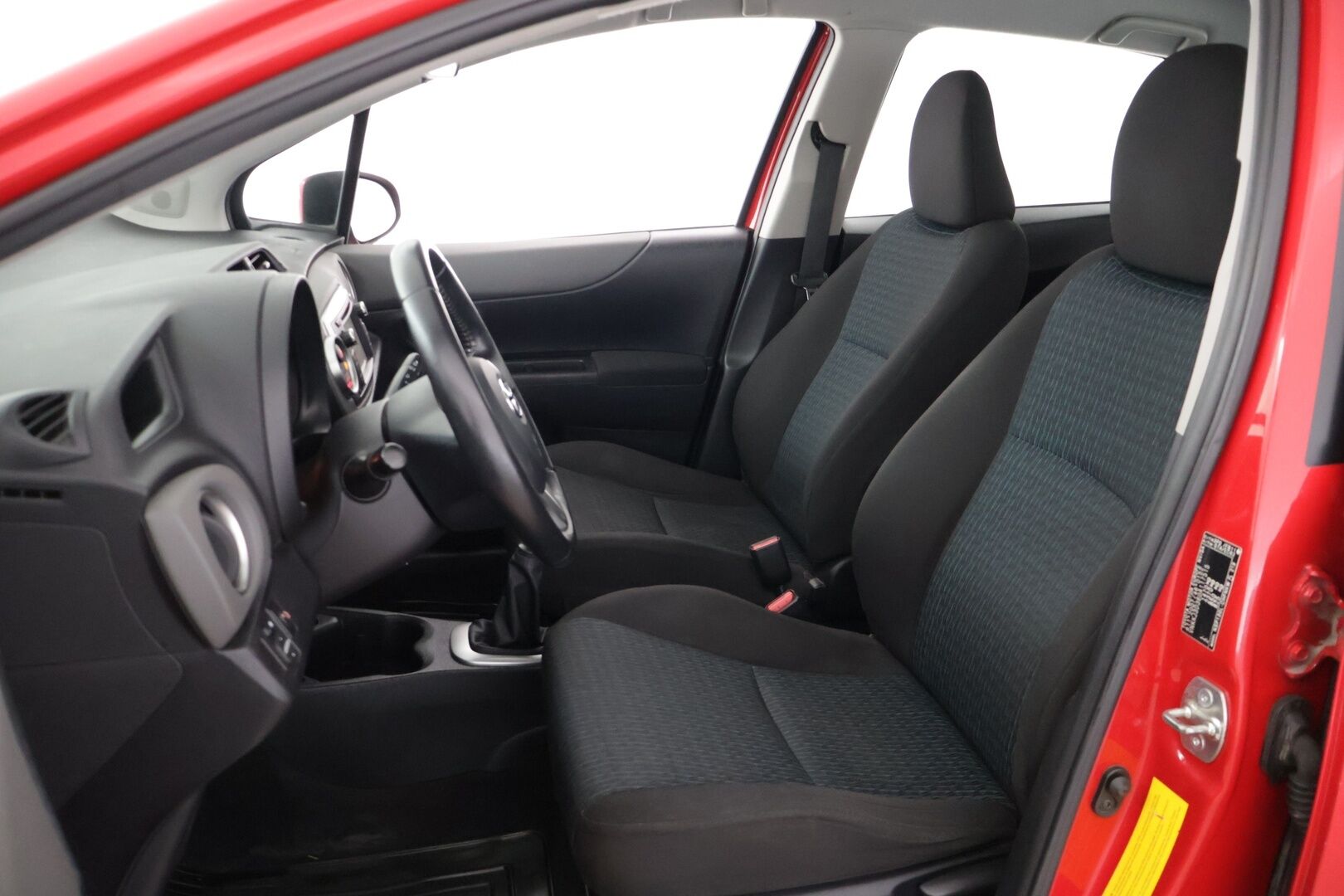 Toyota Yaris 2013 1,33 Dual VVT-i Linea Sol 5ov - Suomi-auto | P-Kamera | Navi | 2x Renkaat