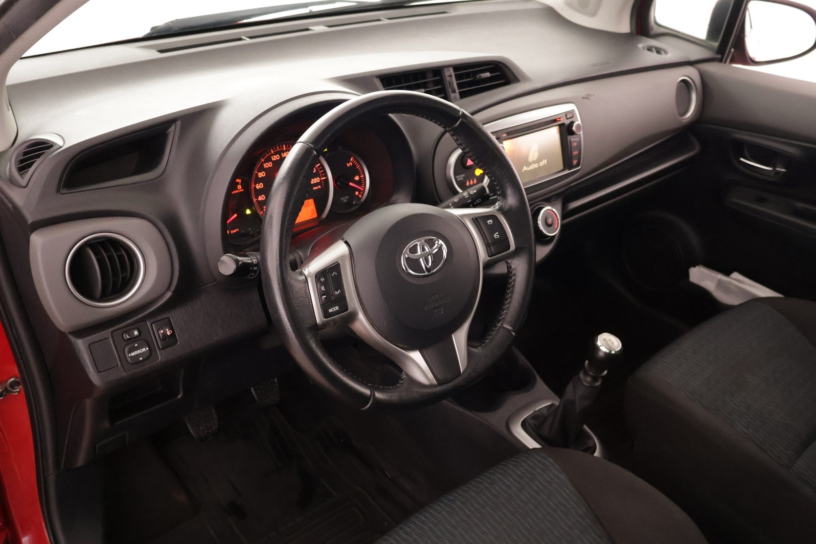 Toyota Yaris 2013 1,33 Dual VVT-i Linea Sol 5ov - Suomi-auto | P-Kamera | Navi | 2x Renkaat - KORKO VAIN 3,99 %