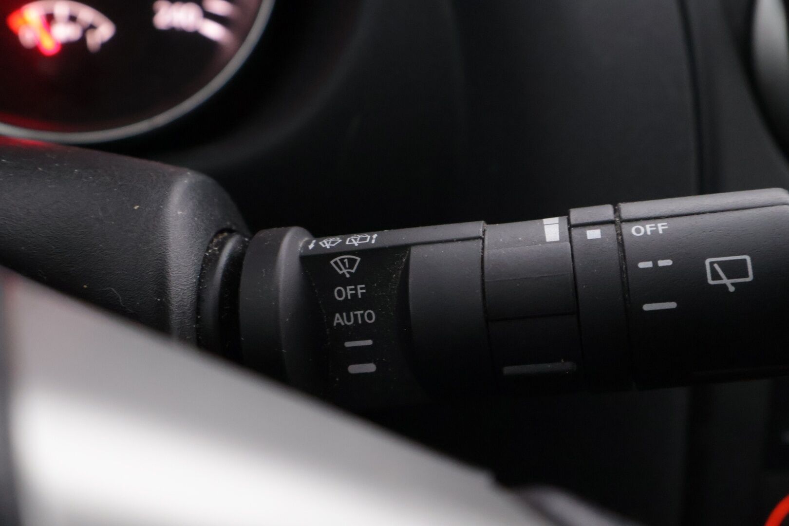 Nissan Qashqai 2013 1,6L Acenta 2WD *Vakkari / Lohko.S.Pistoke / Tutkat / Suomi-auto* - Juuri leimattu / Lähes uudet nastat / Kahdet oem alut / Upean värinen! 