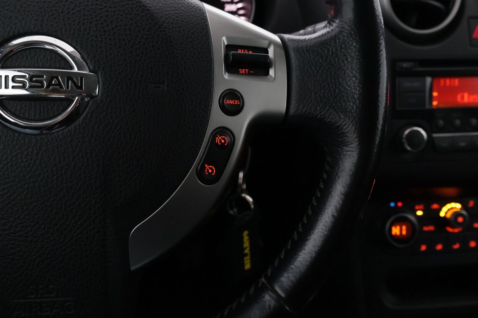 Nissan Qashqai 2013 1,6L Acenta 2WD *Vakkari / Lohko.S.Pistoke / Tutkat / Suomi-auto* - Juuri leimattu / Lähes uudet nastat / Kahdet oem alut / Upean värinen! 