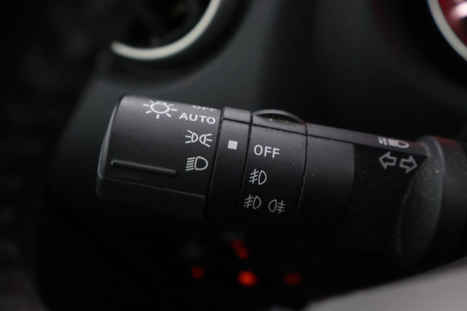 Nissan Qashqai 2013 1,6L Acenta 2WD *Vakkari / Lohko.S.Pistoke / Tutkat / Suomi-auto* - Juuri leimattu / Lähes uudet nastat / Kahdet oem alut / Upean värinen! 