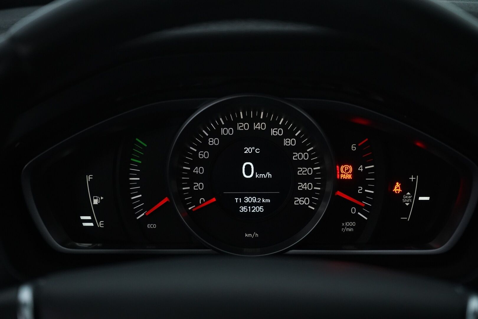 Volvo V40 2013 D2 Momentum *Vetokoukku / Lohko / Vakkari / Metalliväri* - Suomi-Auto / Viimeisin huolto 342tkm / Kahdet vanteet / Jakopää 2022