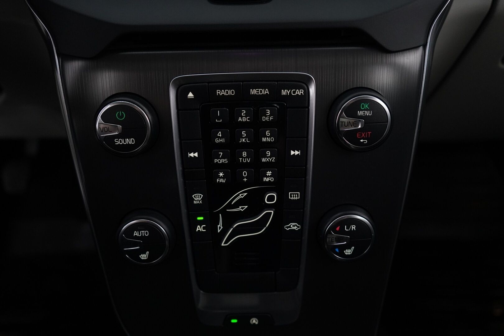 Volvo V40 2013 D2 Momentum *Vetokoukku / Lohko / Vakkari / Metalliväri* - Suomi-Auto / Viimeisin huolto 342tkm / Kahdet vanteet / Jakopää 2022