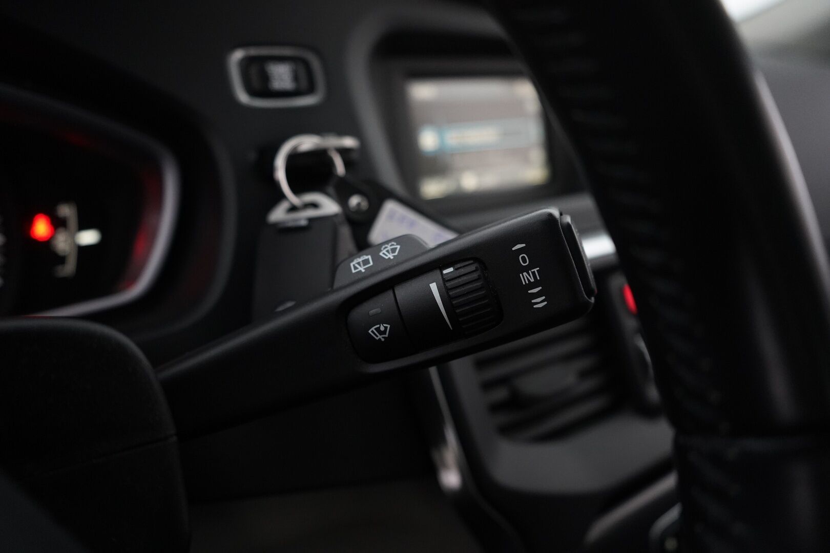 Volvo V40 2013 D2 Momentum *Vetokoukku / Lohko / Vakkari / Metalliväri* - Suomi-Auto / Viimeisin huolto 342tkm / Kahdet vanteet / Jakopää 2022