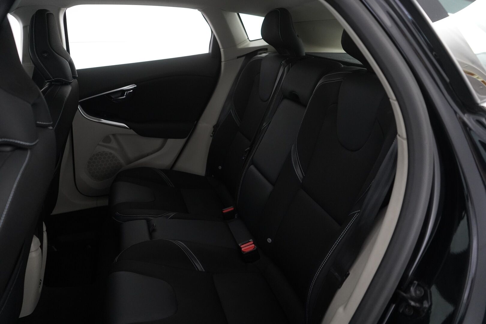 Volvo V40 2013 D2 Momentum *Vetokoukku / Lohko / Vakkari / Metalliväri* - Suomi-Auto / Viimeisin huolto 342tkm / Kahdet vanteet / Jakopää 2022