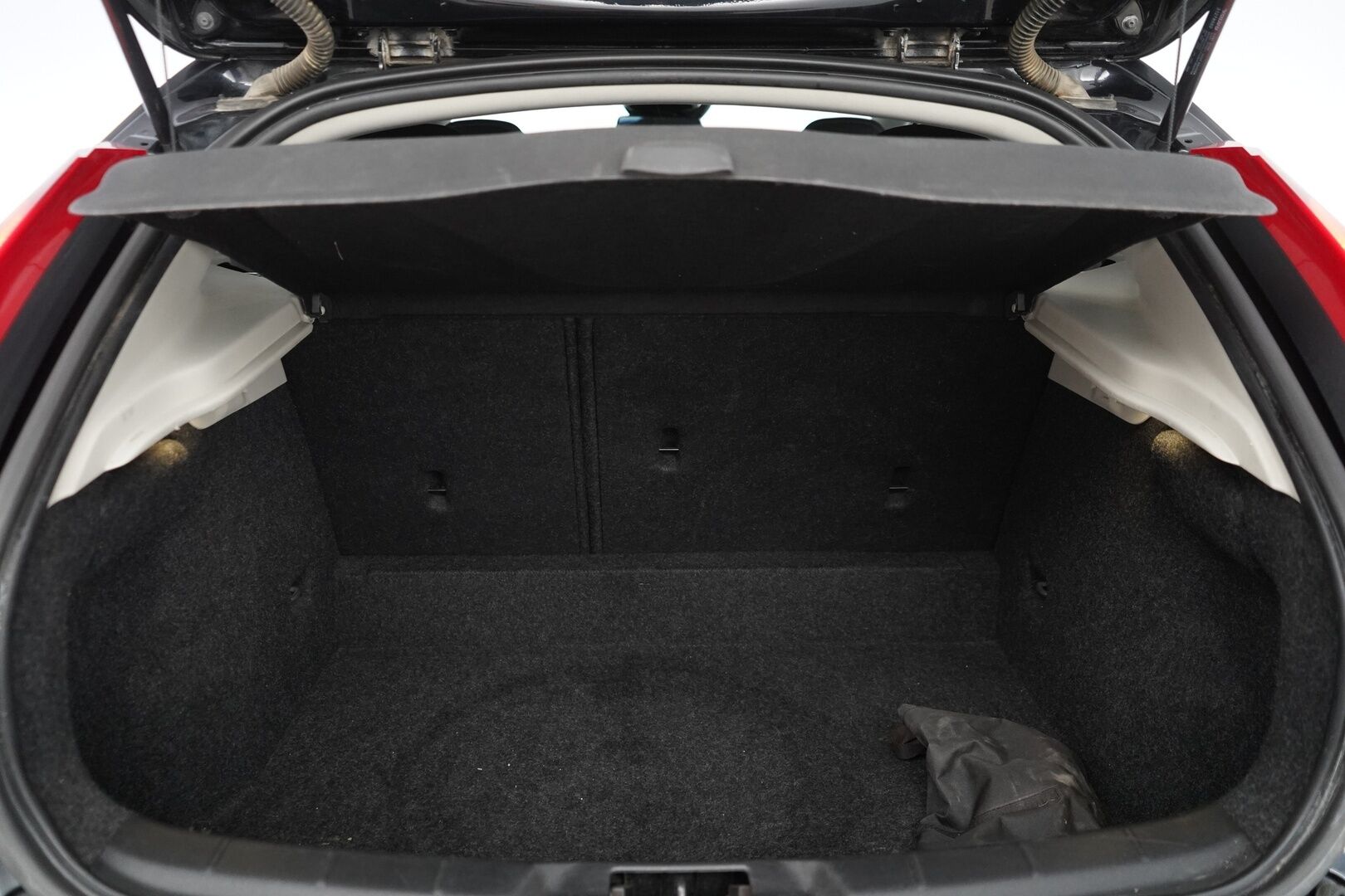 Volvo V40 2013 D2 Momentum *Vetokoukku / Lohko / Vakkari / Metalliväri* - Suomi-Auto / Viimeisin huolto 342tkm / Kahdet vanteet / Jakopää 2022