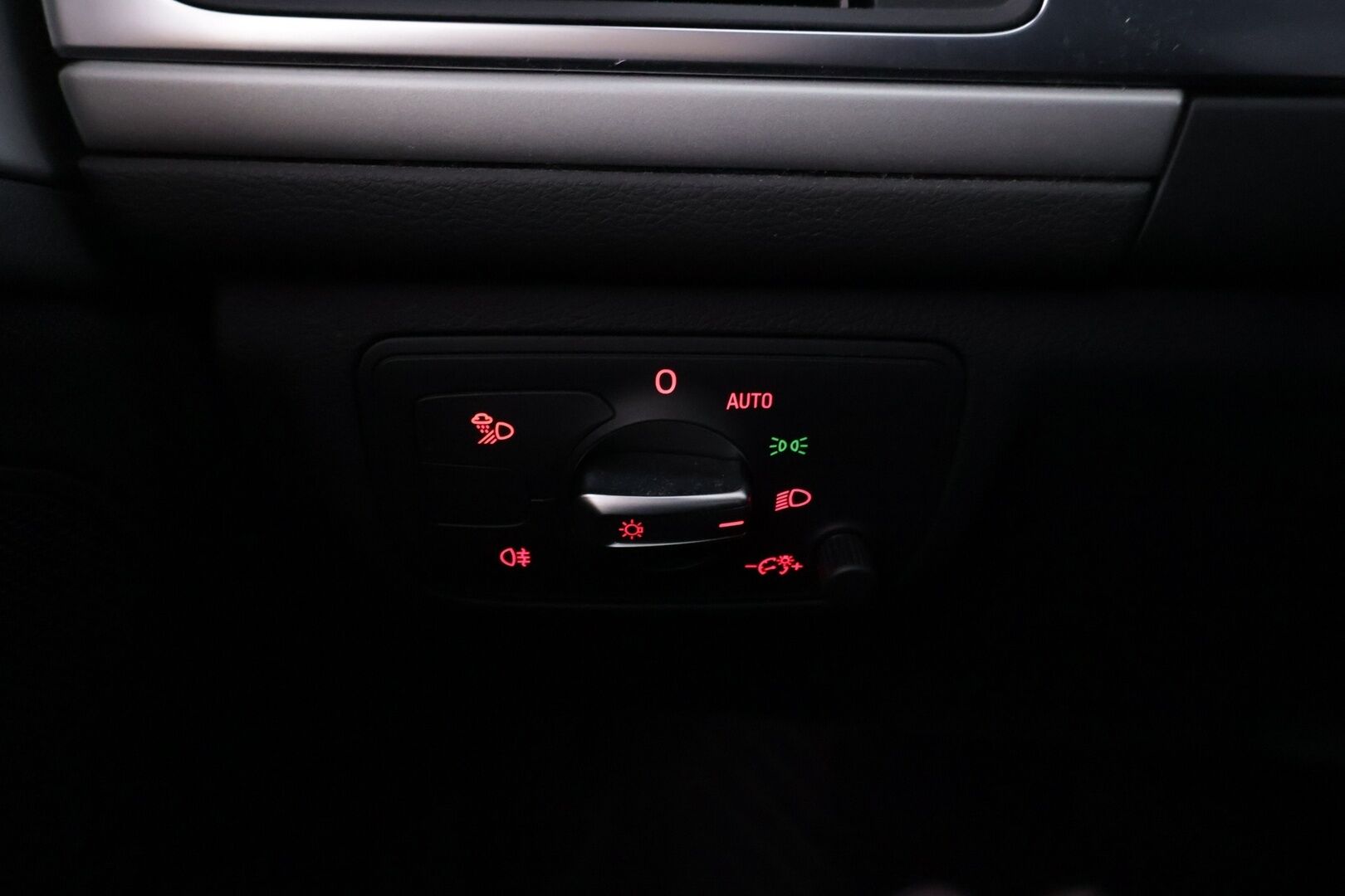 Audi A6 2012 Sedan 3,0 V6 TDI 150 kW quattro Edition S tronic - Tämä auto myydään Huutokaupat.com - | Webasto | Ilma-alusta | Vakkari | MMI | Tutkat | Suomi-auto |