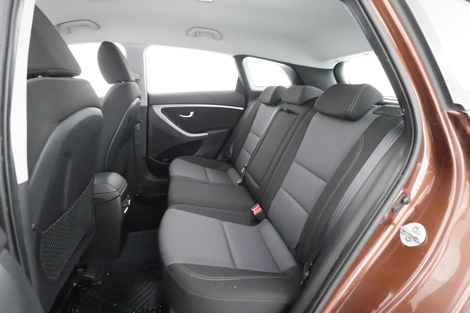 Hyundai i30 Wagon 2012 1,6 GDI 6AT Style - Sähköpenkki | Koukku | Lohkolämmitin | P.tutkat | Vakkari | Bluetooth | Keyless | Suomi-auto | Kahdet renkaat aluvanteilla