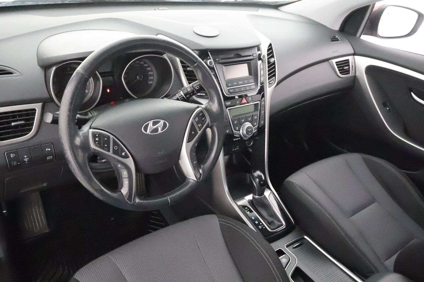 Hyundai i30 Wagon 2012 1,6 GDI 6AT Style - Sähköpenkki | Koukku | Lohkolämmitin | P.tutkat | Vakkari | Bluetooth | Keyless | Suomi-auto | Kahdet renkaat aluvanteilla