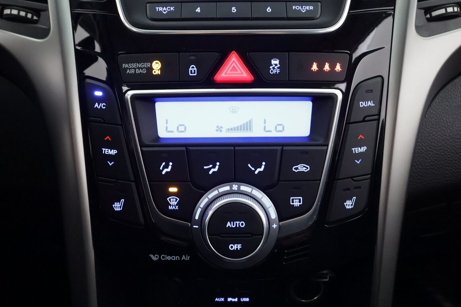 Hyundai i30 Wagon 2012 1,6 GDI 6AT Style - Sähköpenkki | Koukku | Lohkolämmitin | P.tutkat | Vakkari | Bluetooth | Keyless | Suomi-auto | Kahdet renkaat aluvanteilla