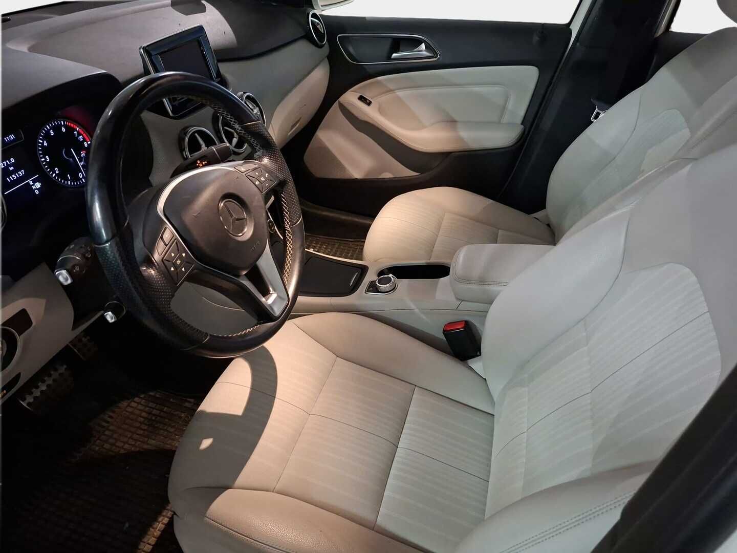 Mercedes-Benz B 2013 180 BE A Premium Business *Navi / ILS / Tutkat / Bluetooth / Lohko+sisäpistoke*