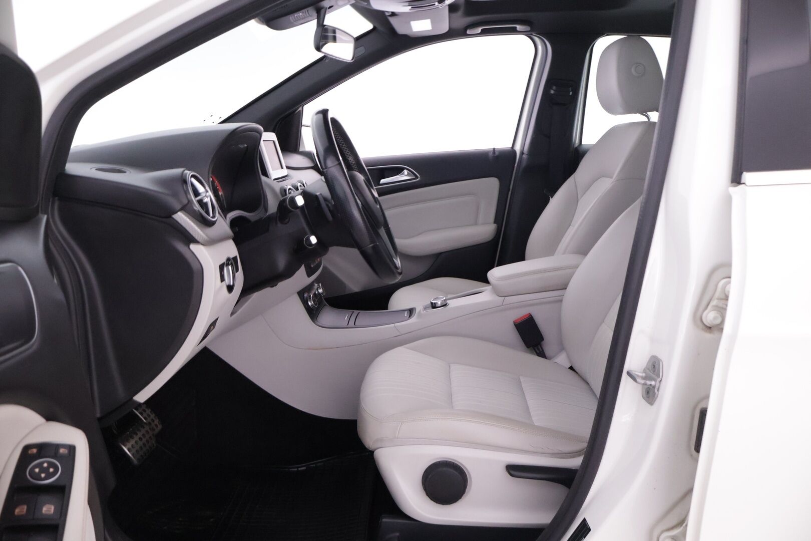 Mercedes-Benz B 2013 180 BE A Premium Business - | Navi | ILS | Tutkat | Bluetooth | Lohko+sisäpistoke |