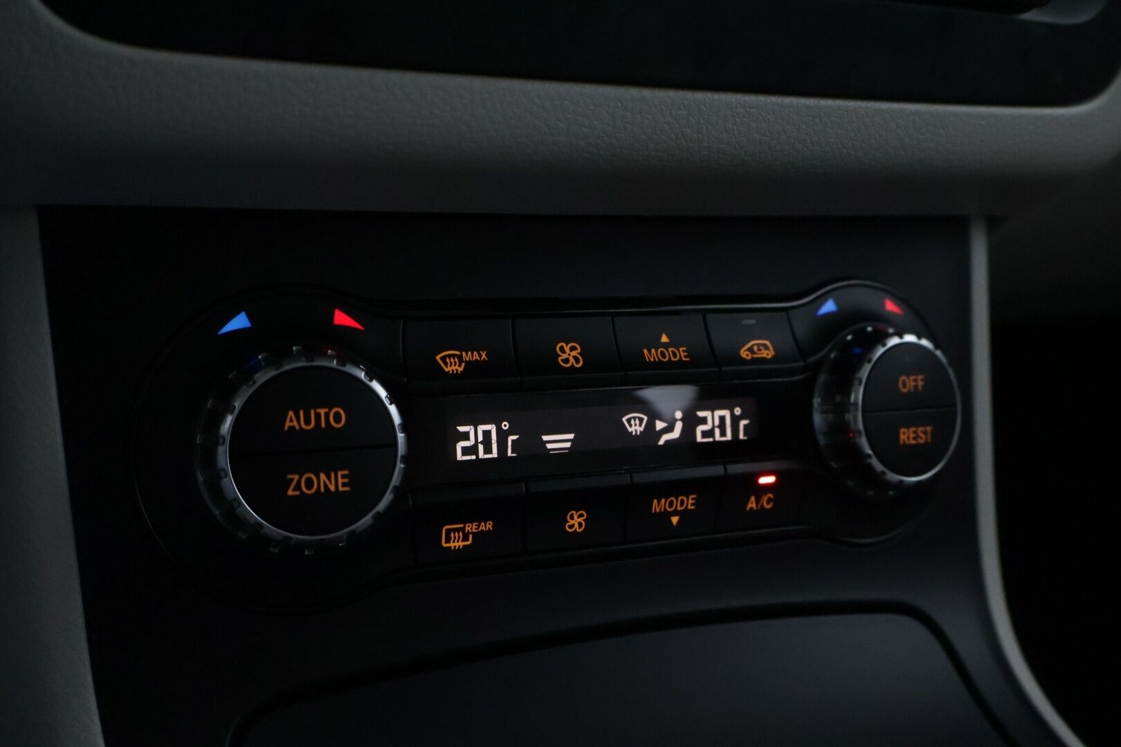 Mercedes-Benz B 2013 180 BE A Premium Business - | Navi | ILS | Tutkat | Bluetooth | Lohko+sisäpistoke |