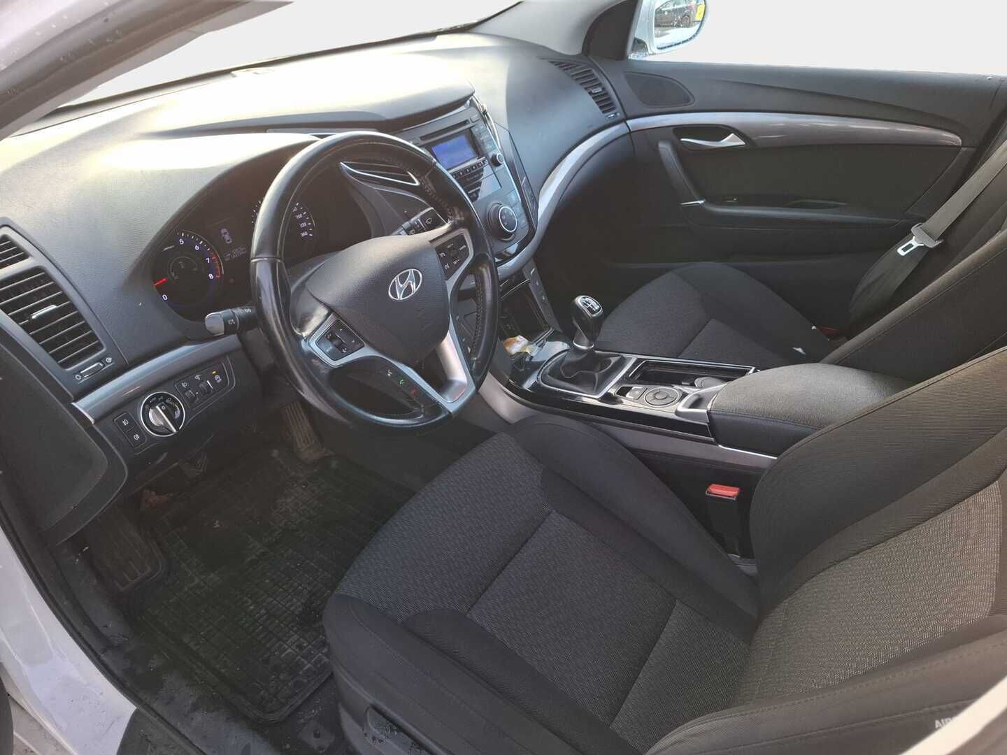 Hyundai i40 Sedan 2014 1,6 GDI 6MT ISG Limited * Suomiauto / Peruutuskamera / Lohko & Sisäpistoke / Vakkari / Ilmastointi - 2x Fiksut renkaat / Hyvin huollettu / Juuri tullut Tampereelle! - HULLU BLACKWEEK KORKOTARJOUS 2,49%