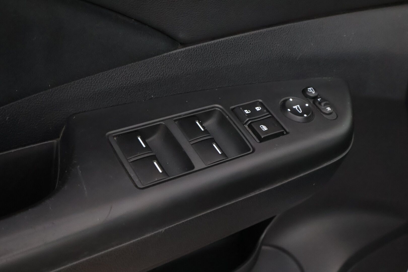 Honda CR-V 2013 Diesel Elegance - 1Om Suomiauto / P.Kamera / Koukku / Vakkari / Lohko / Merkkihuollettu / LED-Lisävalot