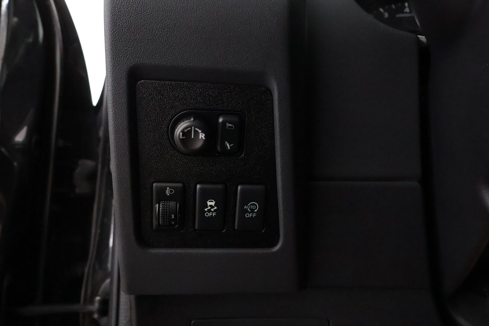Nissan Qashqai 2013 1,6L Stop / Start System Style 360 2WD 5M/T AVM - Suomiauto / Vetokoukku / 360-Kamera / Navi / Vakkari / Xenon / Puolinahkasisusta / Lasikatto / Hyvät varusteet!