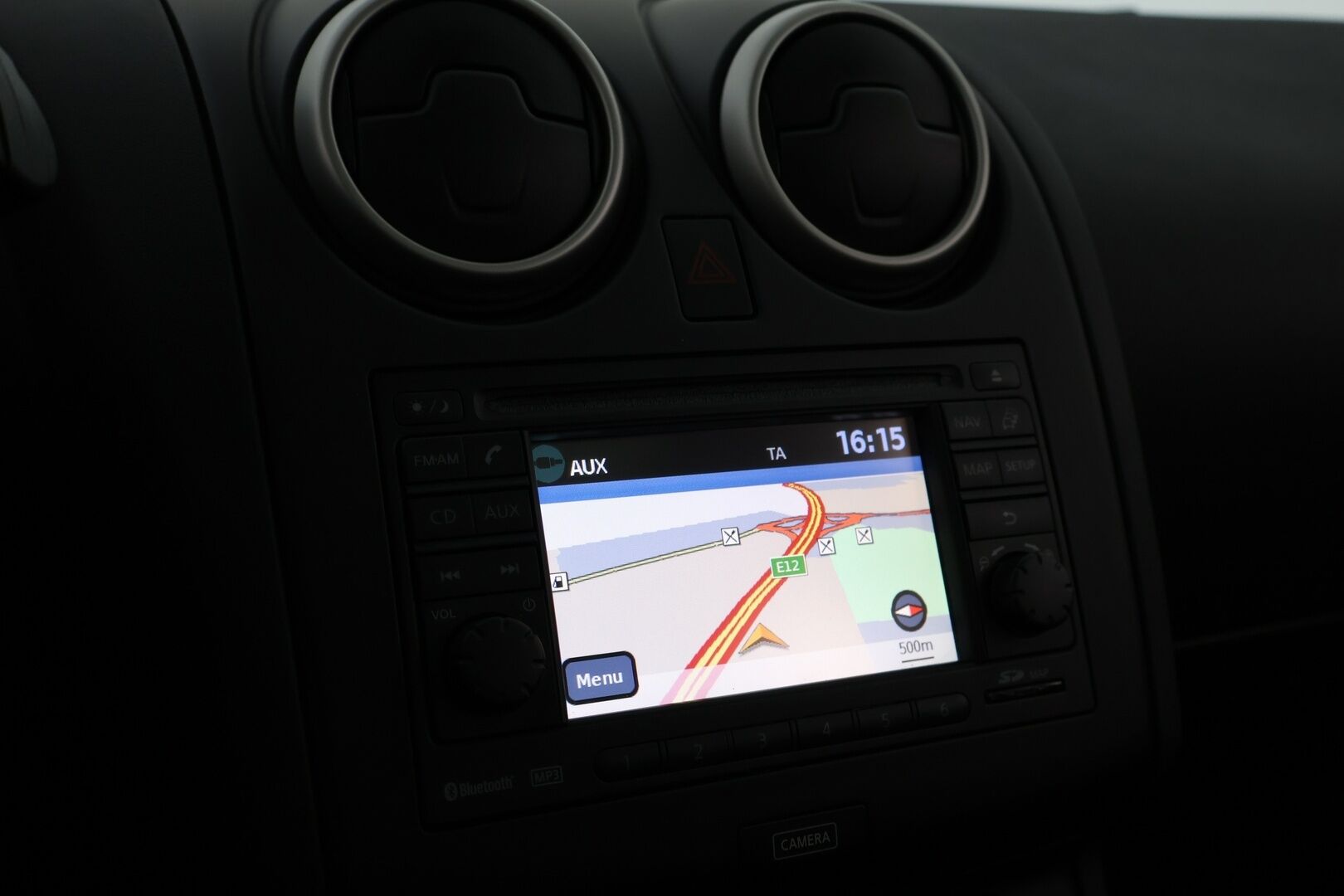 Nissan Qashqai 2013 1,6L Stop / Start System Style 360 2WD 5M/T AVM - Suomiauto / Vetokoukku / 360-Kamera / Navi / Vakkari / Xenon / Puolinahkasisusta / Lasikatto / Hyvät varusteet!