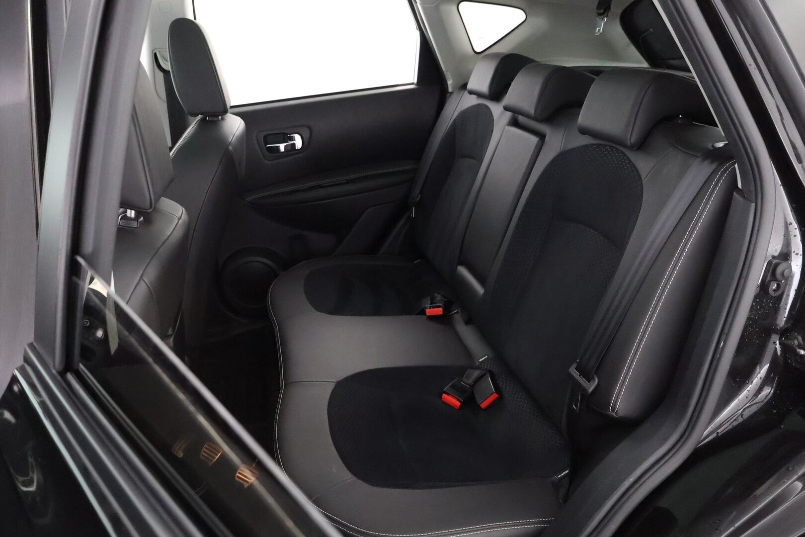 Nissan Qashqai 2013 1,6L Stop / Start System Style 360 2WD 5M/T AVM - Suomiauto / Vetokoukku / 360-Kamera / Navi / Vakkari / Xenon / Puolinahkasisusta / Lasikatto / Hyvät varusteet!
