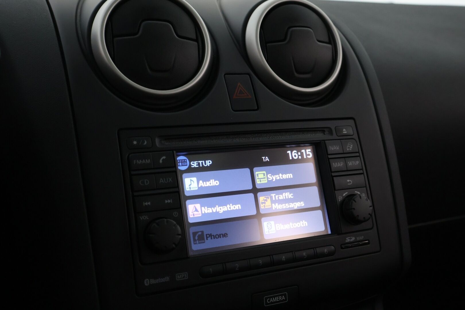 Nissan Qashqai 2013 1,6L Stop / Start System Style 360 2WD 5M/T AVM - Suomiauto / Vetokoukku / 360-Kamera / Navi / Vakkari / Xenon / Puolinahkasisusta / Lasikatto / Hyvät varusteet!