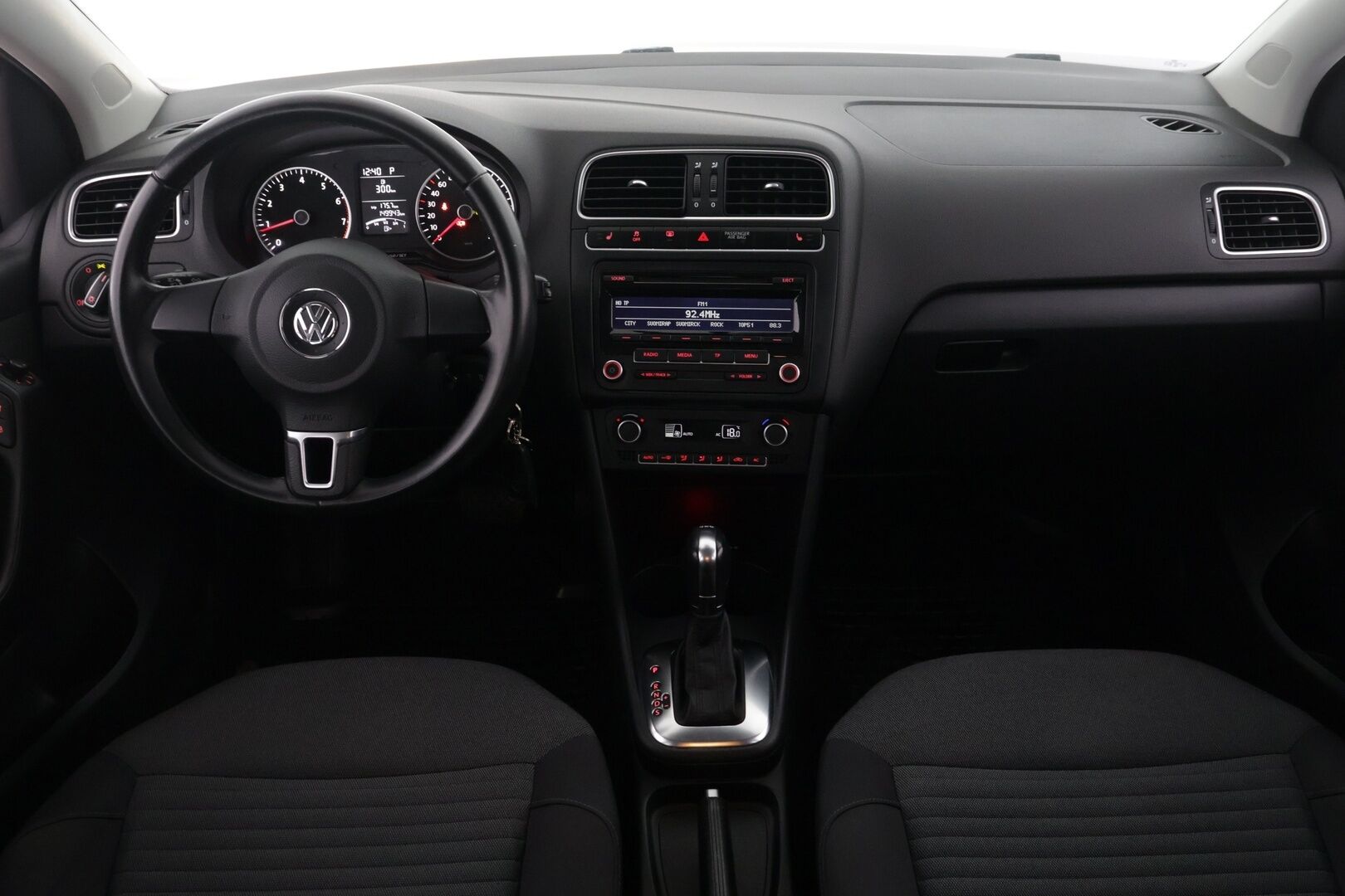 Volkswagen Polo 2014 Comfortline Edition 1,2 TSI 66 kW - | Vakkari | autom.ilmastointi | Kahdet renkaat vanteineen | P. tutkat takana | 