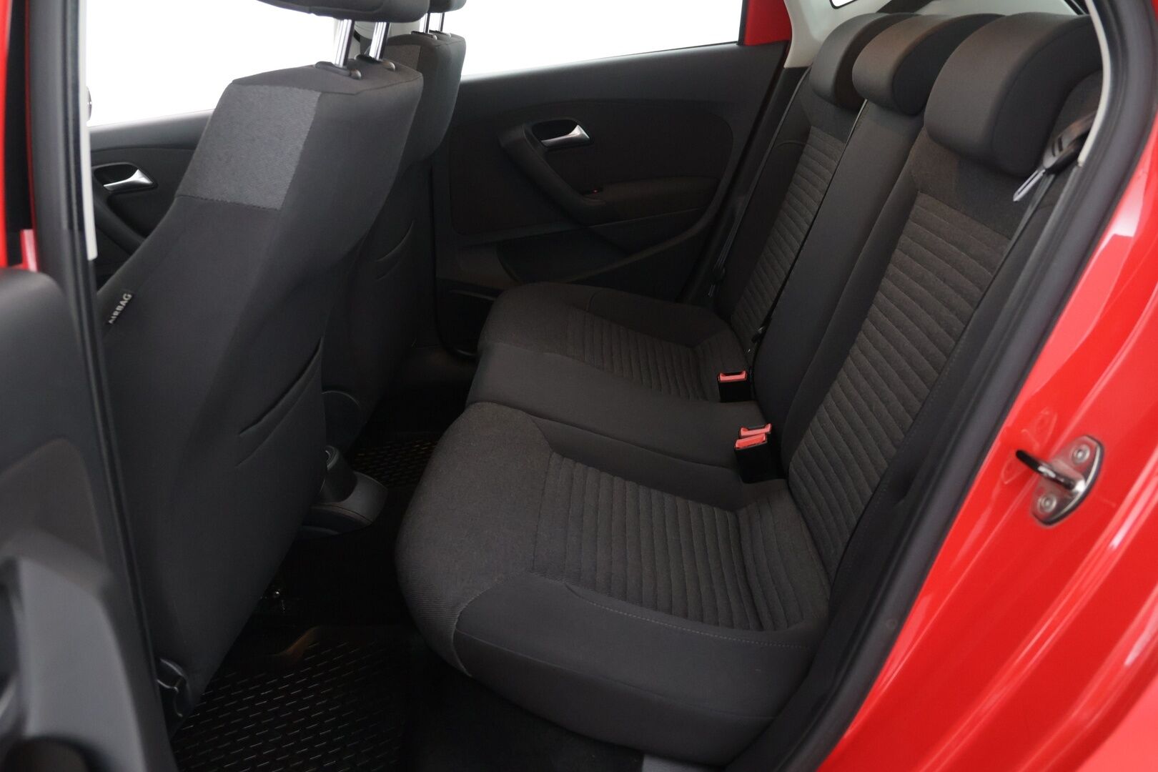 Volkswagen Polo 2014 Comfortline Edition 1,2 TSI 66 kW - | Vakkari | autom.ilmastointi | Kahdet renkaat vanteineen | P. tutkat takana | 