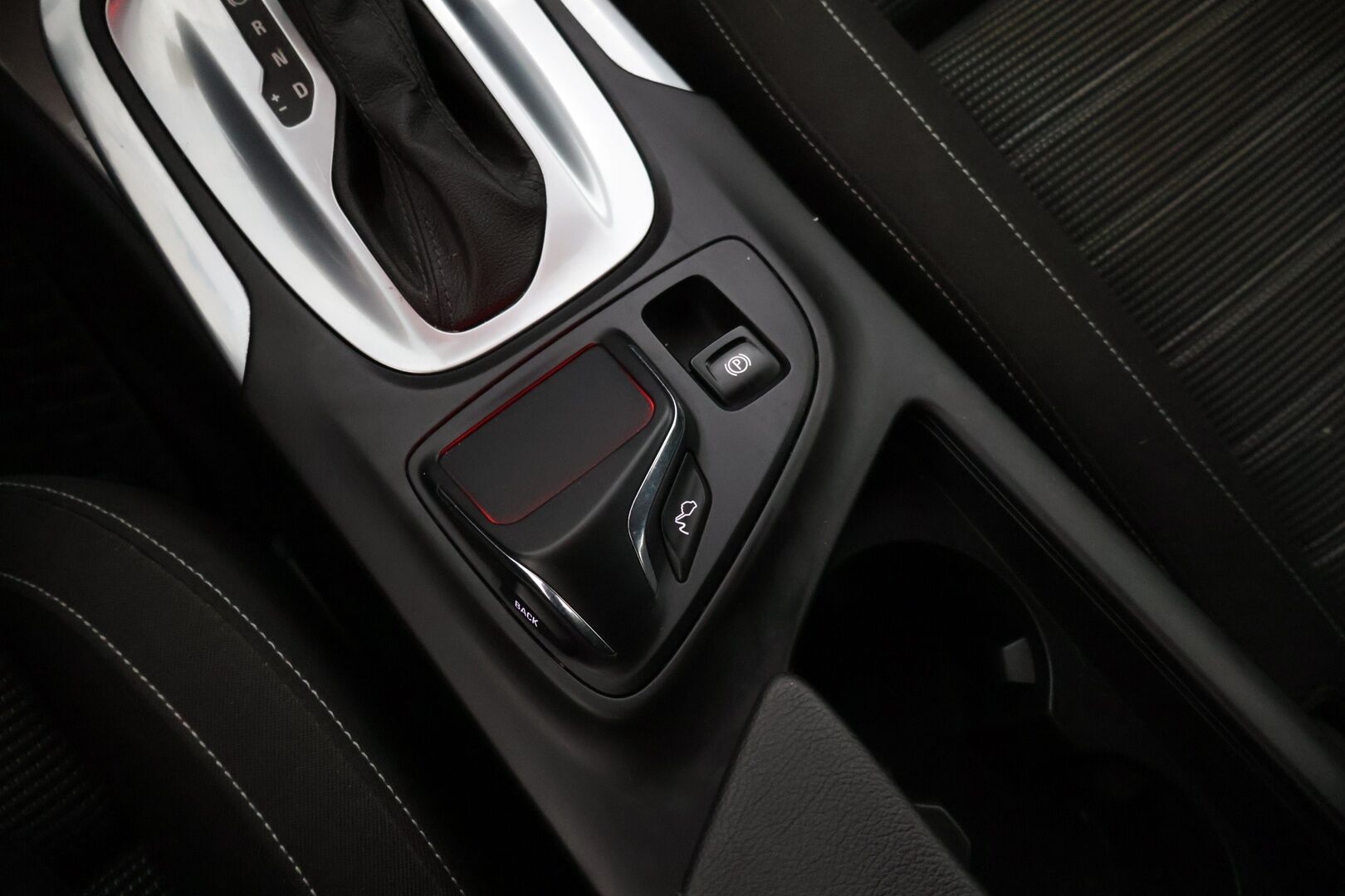 Opel Insignia 2014 Sports Tourer Edition 1,6 Turbo SIDI 125kW AT6 * Xenon / Vakkari / Sähkökontti / Ratinlämmitin / Lohkolämmitin * - Hyvät varusteet! / Suomi-auto / Kahdet renkaat alumiinivanteilla! - Osta nyt, maksa vasta ensi vuonna