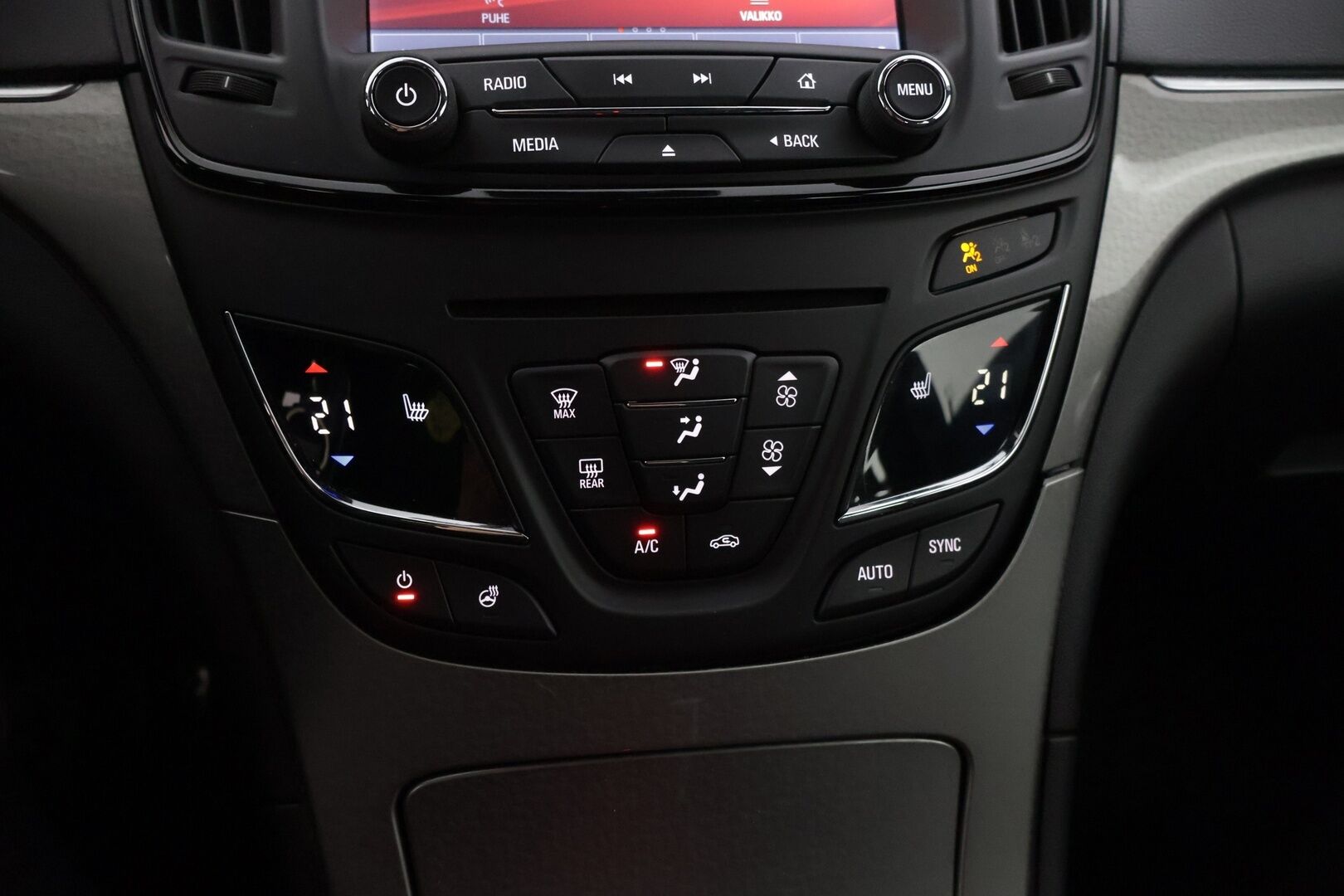 Opel Insignia 2014 Sports Tourer Edition 1,6 Turbo SIDI 125kW AT6 * Xenon / Vakkari / Sähkökontti / Ratinlämmitin / Lohkolämmitin * - Hyvät varusteet! / Suomi-auto / Kahdet renkaat alumiinivanteilla! - Osta nyt, maksa vasta ensi vuonna