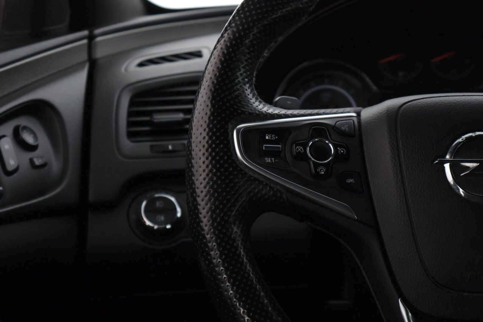 Opel Insignia 2014 Sports Tourer Edition 1,6 Turbo SIDI 125kW AT6 * Xenon / Vakkari / Sähkökontti / Ratinlämmitin / Lohkolämmitin * - Hyvät varusteet! / Suomi-auto / Kahdet renkaat alumiinivanteilla! - Osta nyt, maksa vasta ensi vuonna