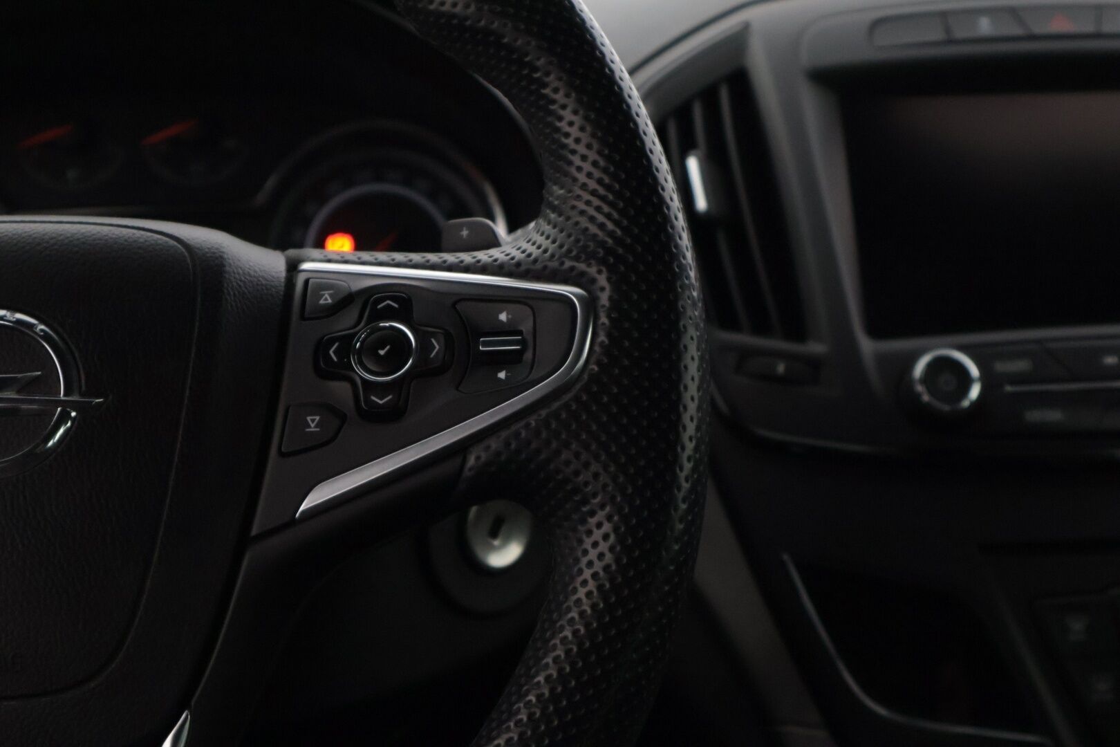 Opel Insignia 2014 Sports Tourer Edition 1,6 Turbo SIDI 125kW AT6 * Xenon / Vakkari / Sähkökontti / Ratinlämmitin / Lohkolämmitin * - Hyvät varusteet! / Suomi-auto / Kahdet renkaat alumiinivanteilla! - Osta nyt, maksa vasta ensi vuonna