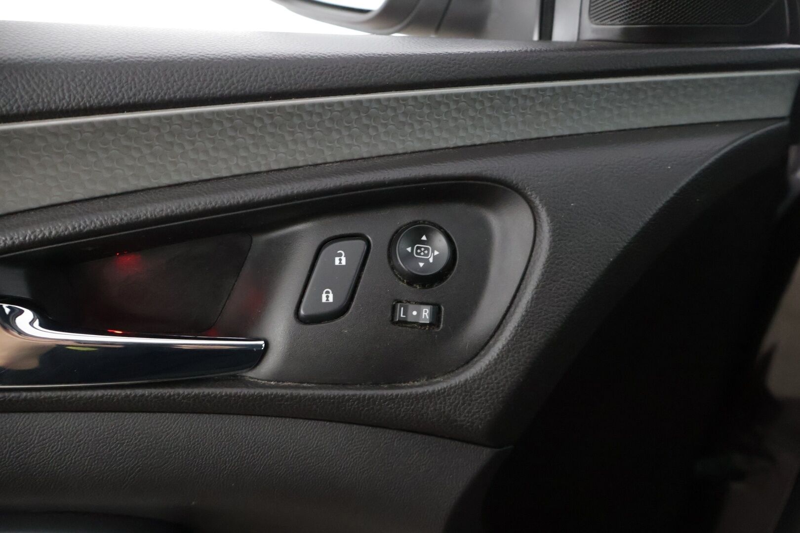 Opel Insignia 2014 Sports Tourer Edition 1,6 Turbo SIDI 125kW AT6 * Xenon / Vakkari / Sähkökontti / Ratinlämmitin / Lohkolämmitin * - Hyvät varusteet! / Suomi-auto / Kahdet renkaat alumiinivanteilla! - Osta nyt, maksa vasta ensi vuonna