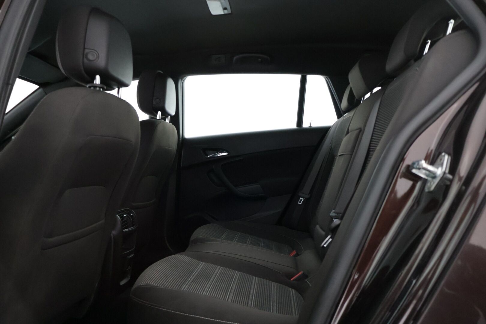 Opel Insignia 2014 Sports Tourer Edition 1,6 Turbo SIDI 125kW AT6 * Xenon / Vakkari / Sähkökontti / Ratinlämmitin / Lohkolämmitin * - Hyvät varusteet! / Suomi-auto / Kahdet renkaat alumiinivanteilla! - Osta nyt, maksa vasta ensi vuonna