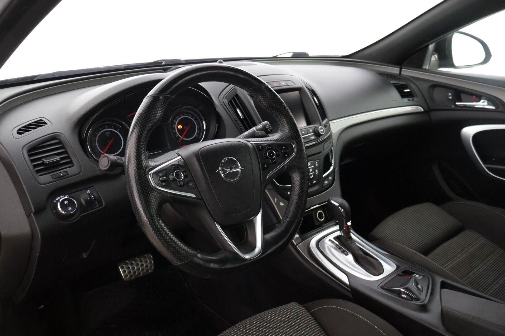 Opel Insignia 2013 Sports Tourer Edition 1,6 Turbo SIDI 125kW AT6 * Xenon / Vakkari / Sähkökontti / Ratinlämmitin / Navi * - * Suomi-auto / Kahdet renkaat omilla alumiinivanteilla! / Lohkolämmitin *