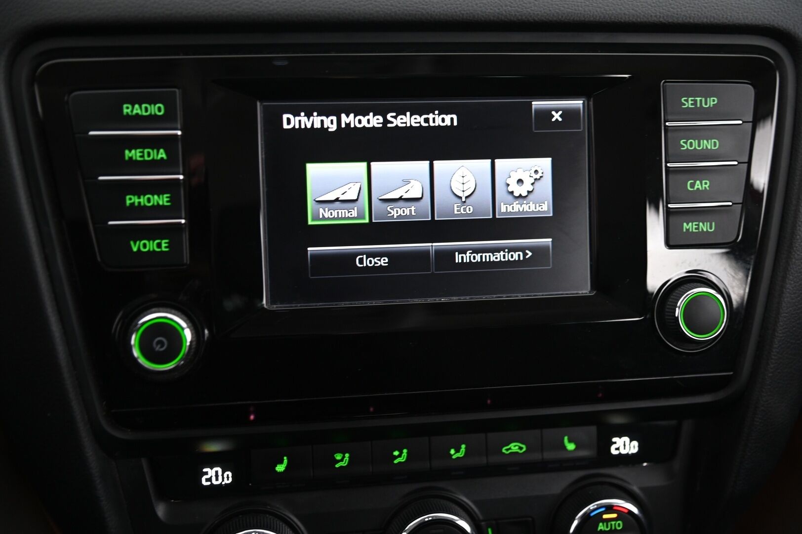 Skoda Octavia 2014 Combi 1,6 TDI Elegance DSG Autom *Kuskin muistipenkki / Kessy / Webasto / Juuri leimattu* *YritysOutlet - Myydään vain yrityksille - *YritysOutlet - Myydään vain yrityksille*