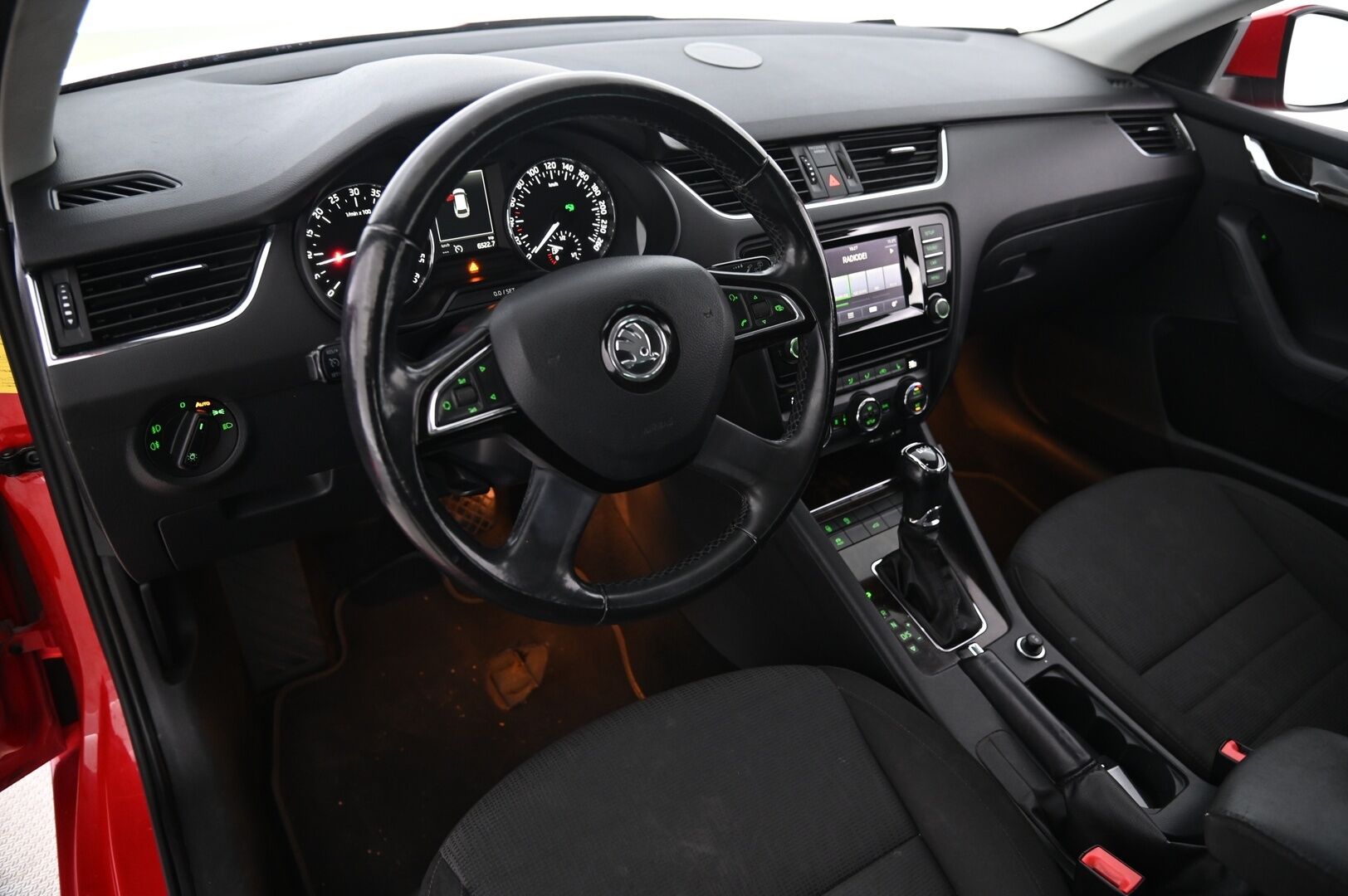 Skoda Octavia 2014 Combi 1,6 TDI Elegance DSG Autom *Kuskin muistipenkki / Kessy / Webasto / Juuri leimattu* *YritysOutlet - Myydään vain yrityksille - *YritysOutlet - Myydään vain yrityksille*