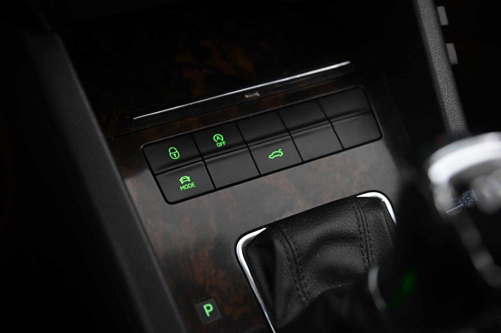 Skoda Octavia 2014 Combi 1,6 TDI Elegance DSG Autom *Kuskin muistipenkki / Kessy / Webasto / Juuri leimattu* *YritysOutlet - Myydään vain yrityksille - *YritysOutlet - Myydään vain yrityksille*