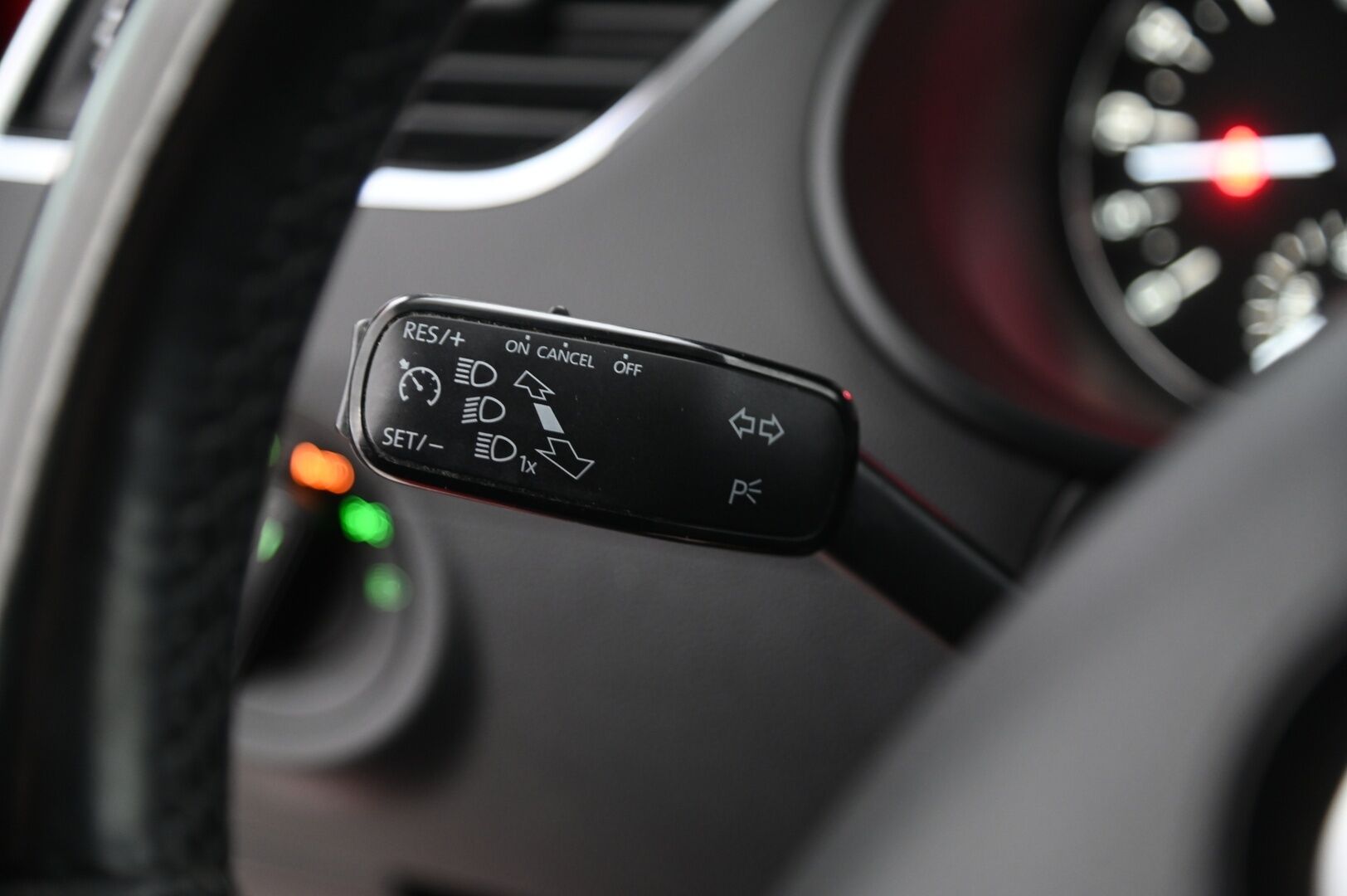 Skoda Octavia 2014 Combi 1,6 TDI Elegance DSG Autom *Kuskin muistipenkki / Kessy / Webasto / Juuri leimattu* *YritysOutlet - Myydään vain yrityksille - *YritysOutlet - Myydään vain yrityksille*
