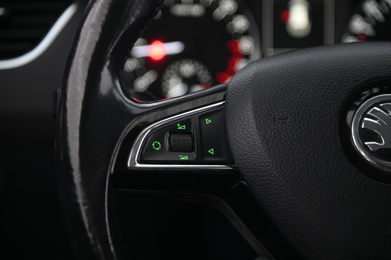 Skoda Octavia 2014 Combi 1,6 TDI Elegance DSG Autom *Kuskin muistipenkki / Kessy / Webasto / Juuri leimattu* *YritysOutlet - Myydään vain yrityksille - *YritysOutlet - Myydään vain yrityksille*