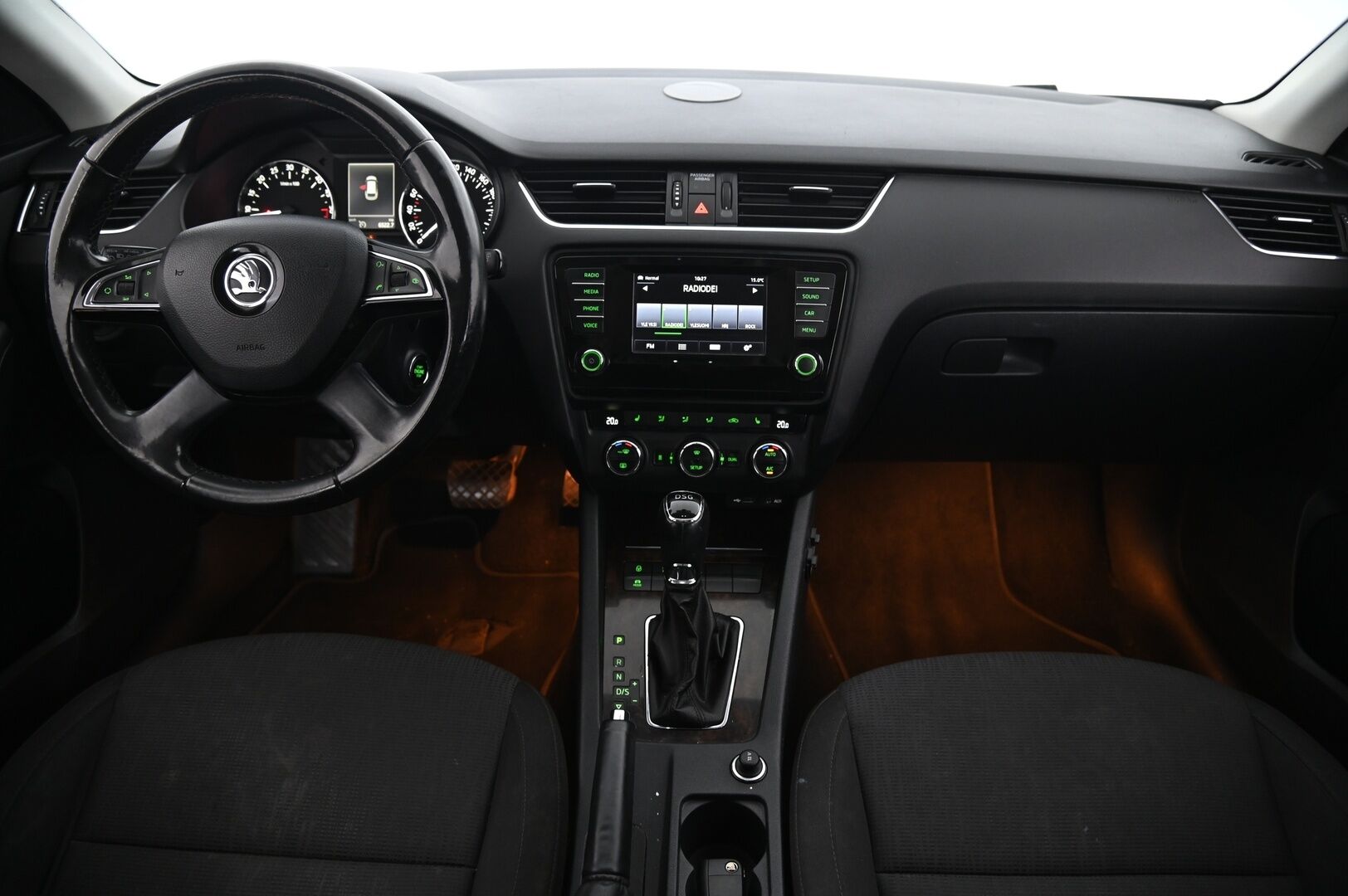 Skoda Octavia 2014 Combi 1,6 TDI Elegance DSG Autom *Kuskin muistipenkki / Kessy / Webasto / Juuri leimattu* *YritysOutlet - Myydään vain yrityksille - *YritysOutlet - Myydään vain yrityksille*