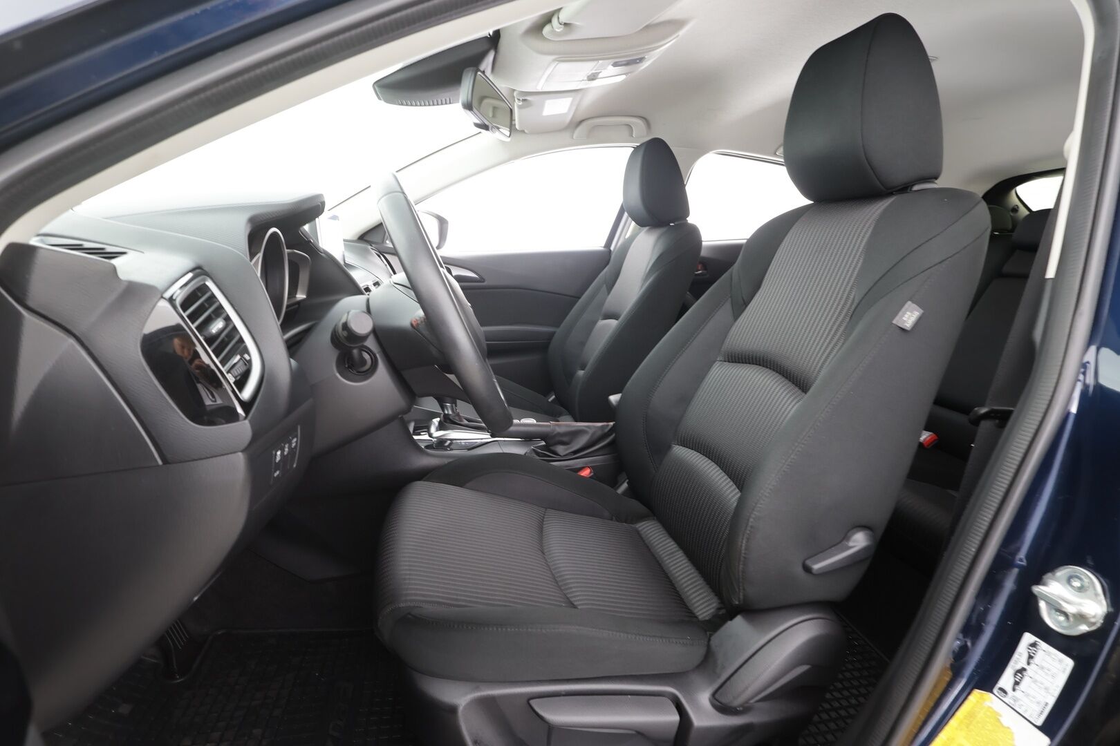 Mazda 3 2014 5HB 2,0 (120) SKYACTIV-G Premium Plus 6AT 5ov DH2 - | Xenon | Navi | Vakkari | Blind spot assist | Lohko + sisälämmitin | Aut. ilmastointi | Peruutustutka | BT | | 2x renkaat aluin | 